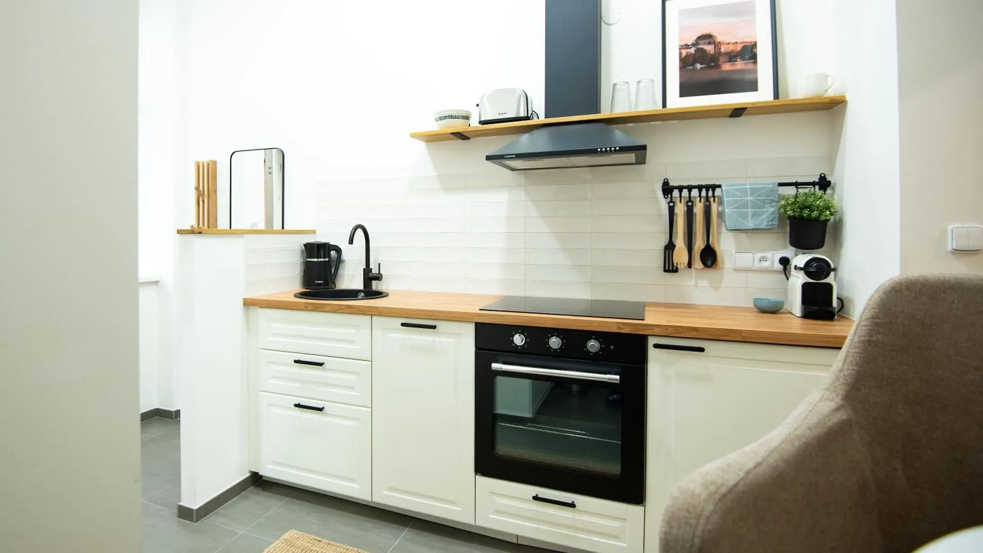Modern & Spacious Apartment Near The Old Town Πράγα